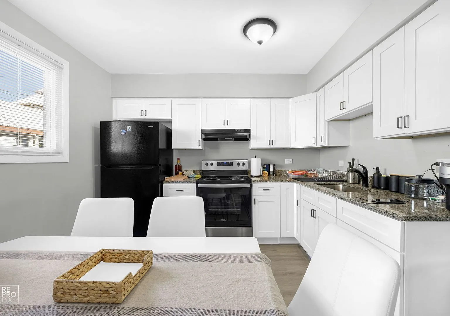 2 bed, 1.0 bath, $1,350 — Photo 3