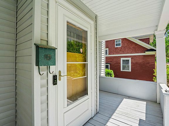 4th image of 1699 Ashland Ave