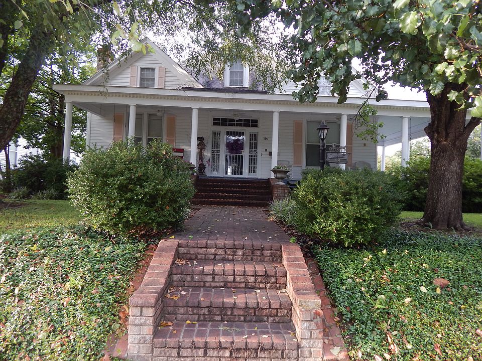 2nd image of 114 College Blvd