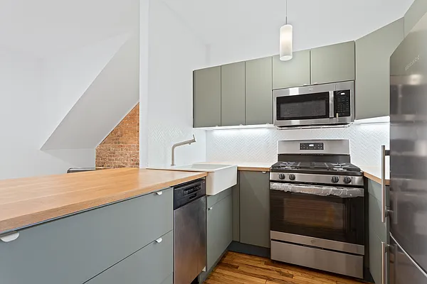 Rented by Corcoran | media 14