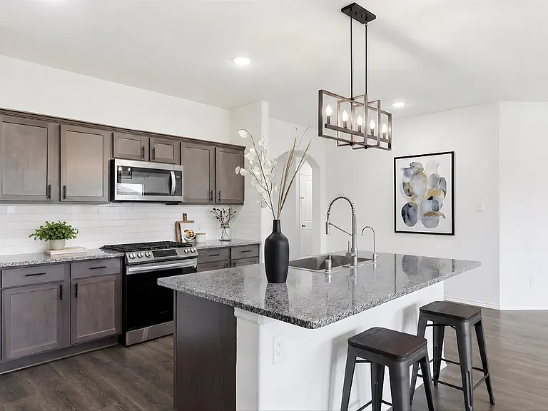 1810 Aslynn Cir — Photo 11