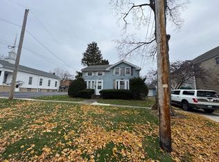 393 S Main St, Amherst, OH