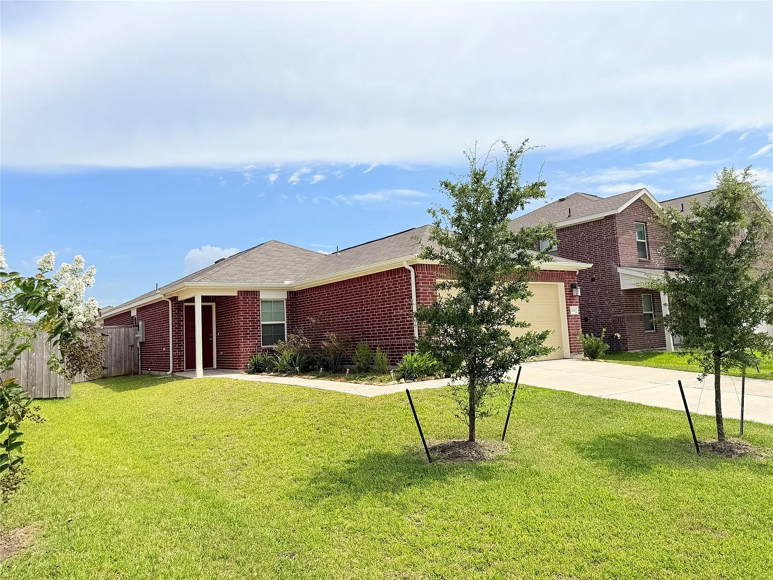 3 bed, 2.0 bath, 1435 sqft, $2,100 — Photo 2