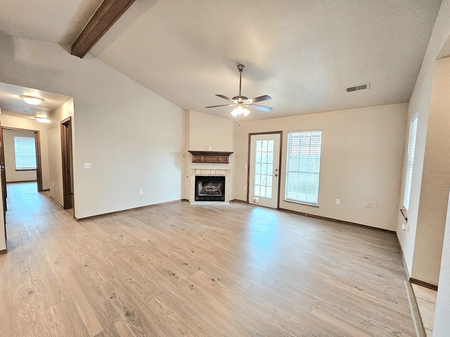 3 bed, 1270 sqft, $1,550 — Photo 3
