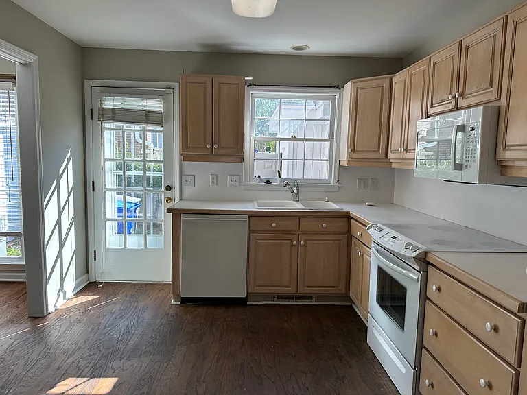80 Legare St — Photo 21