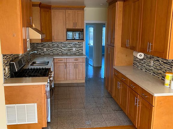 3rd image of 104 Moneta Way