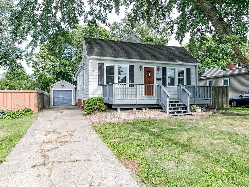 2401 45th St, Des Moines, IA 50310 Zillow