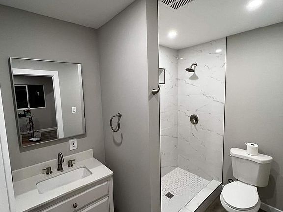 4th image of 4167 Lavinia Ave