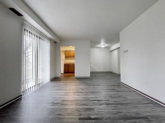 4th image of 242-248 E North St #248-B