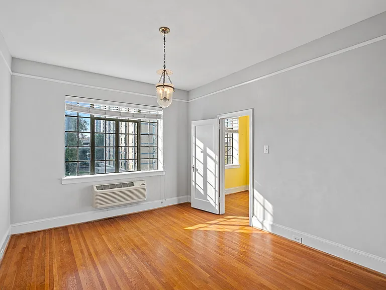 301 W 10th St #502 — Photo 15