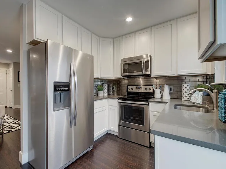 202 S College St #14 — Photo 9