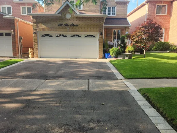 28 Iles St, Ajax, ON L1T 3V4