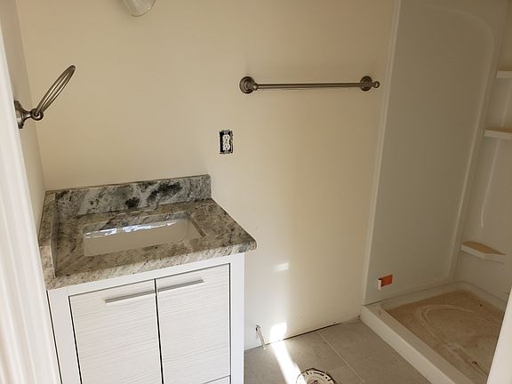 3rd image of 525 N Scott St