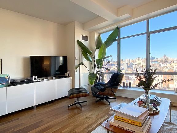 3rd image of 1063 Jackson Ave APT 7E