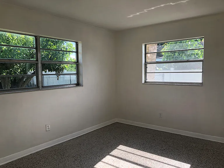1209 Forester Ave — Photo 11