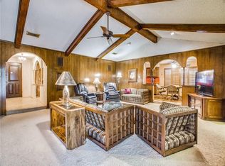 1805 Lanewood Dr, Fort Worth, TX 76112
