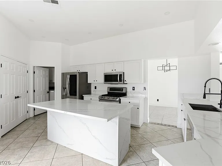 5204 Elm Grove Dr — Photo 2