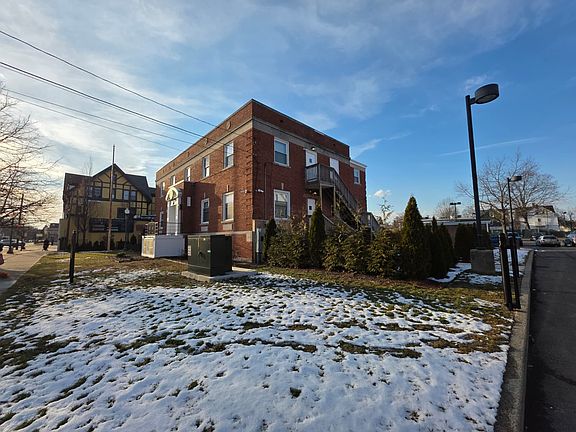 4th image of 337 Main St #5A
