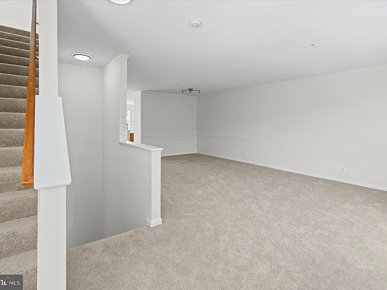 1670 Mohegan Dr #B — Photo 15