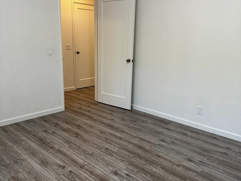 221 Colorado Ave — Photo 15