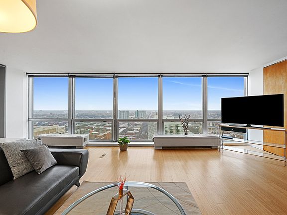 5th image of 2400 N Lakeview Ave APT 2705