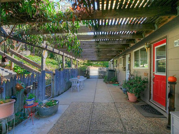 4th image of 1384 Orange Hill Ln