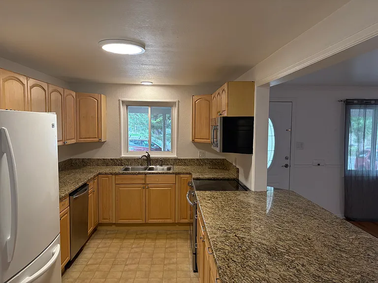 260 Jade St — Photo 7