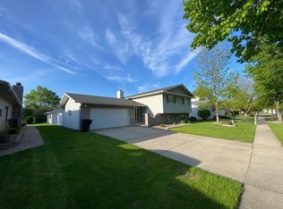 342 Grassy Hills Ln, Grand Forks, ND 58201