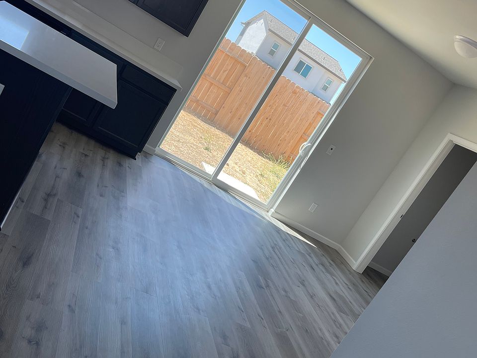 2nd image of 6 Oak Manor Way