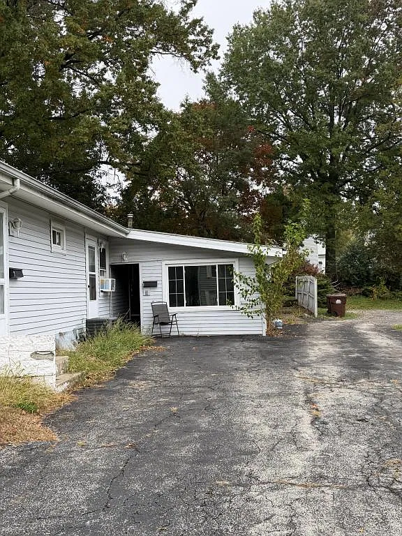 74 Homestead Dr — Photo 2