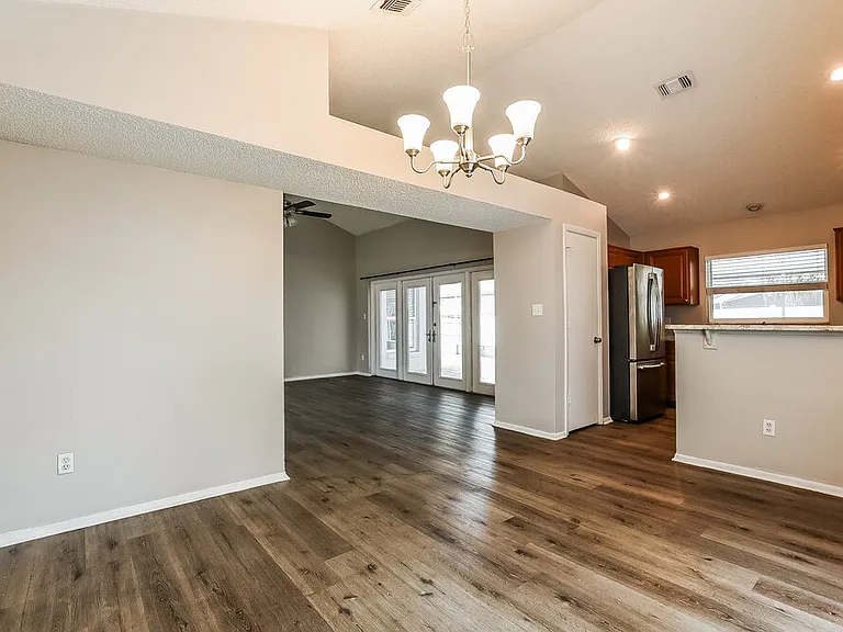 1029 Beckstrom Dr — Photo 6