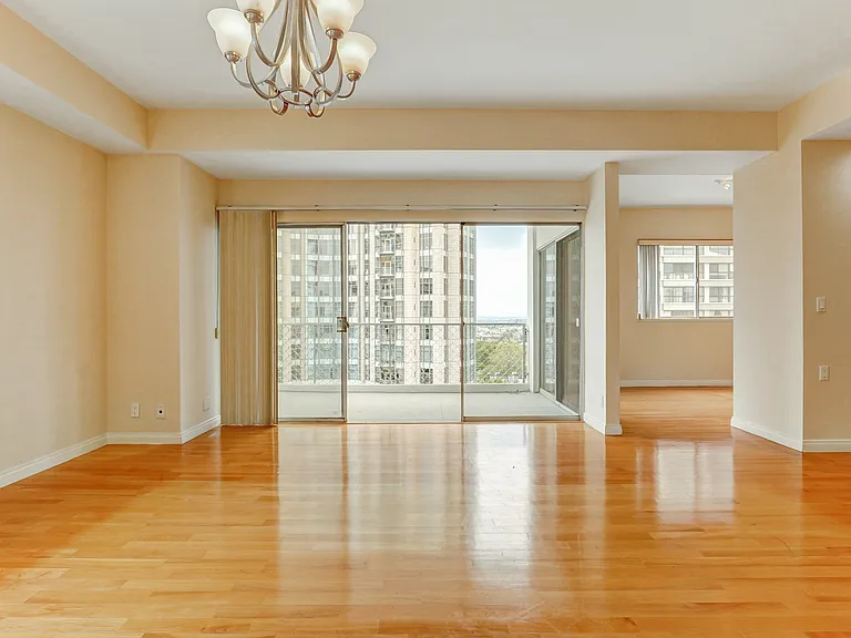 10787 Wilshire Blvd #802 — Photo 31