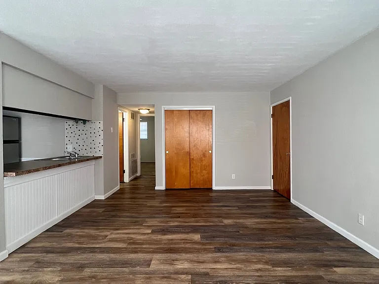1123 Express Dr #3 — Photo 2
