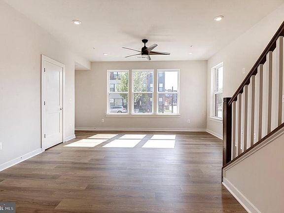 Main Level _Dining_Ceiling fan