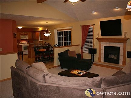 3rd image of 2908 Oakcrest Dr