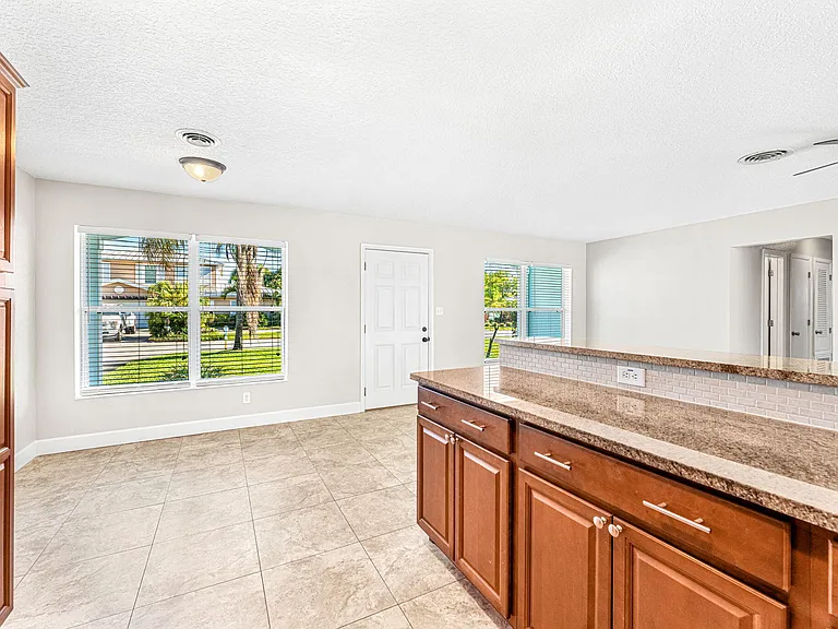 406 N Neptune Dr — Photo 11