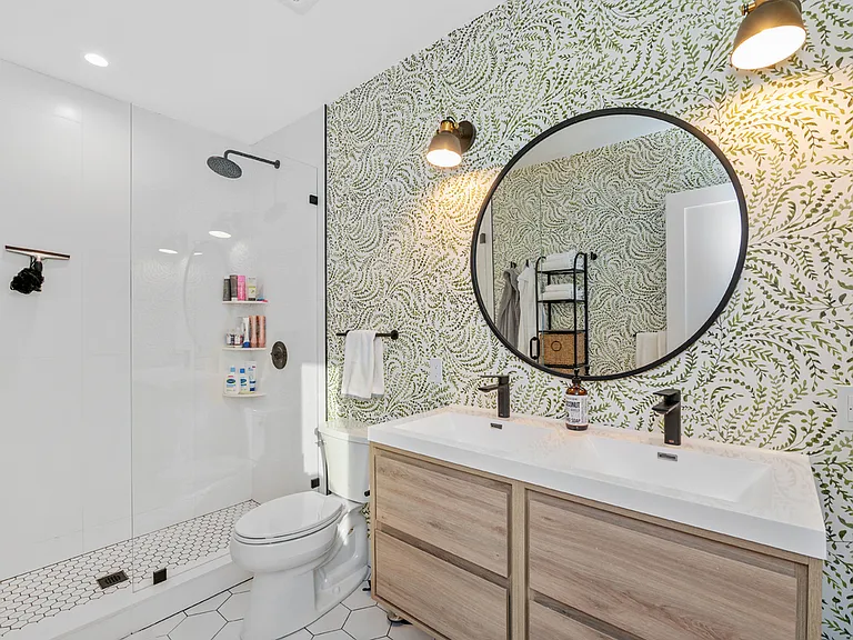 347 Maverick St #7 — Photo 15