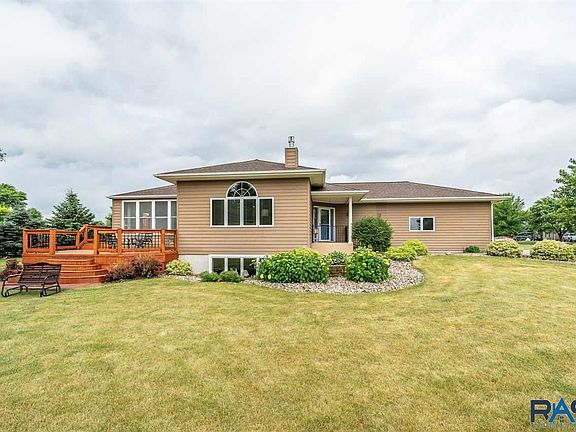 2nd image of 47999 Meadowlark St