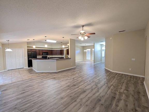 5th image of 2037 Hawthorne Dr