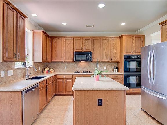 4th image of 1009 Golden Palomino Ct