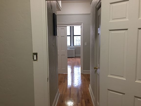 4th image of 885 E 38th St APT 3