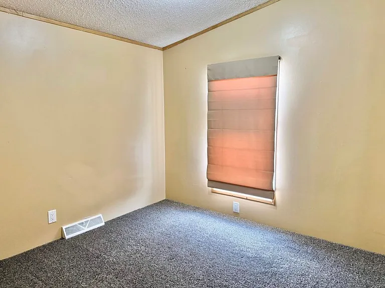 70 Twin Creek St — Photo 5