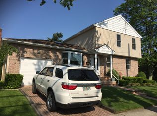 37-03 Little Neck Pkwy, Little Neck, NY 11363