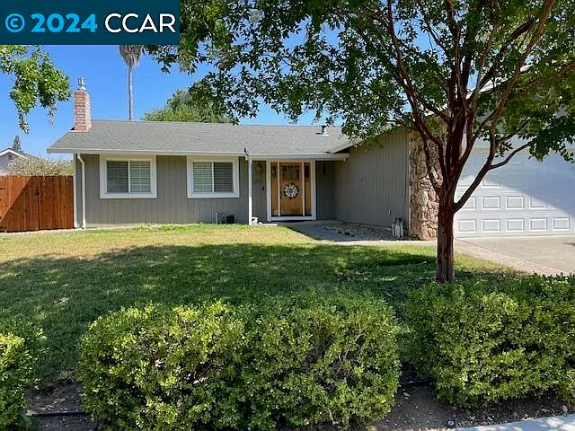 365 Evergreen Dr photo 1