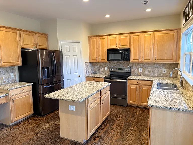 9530 Oswald Ln — Photo 22