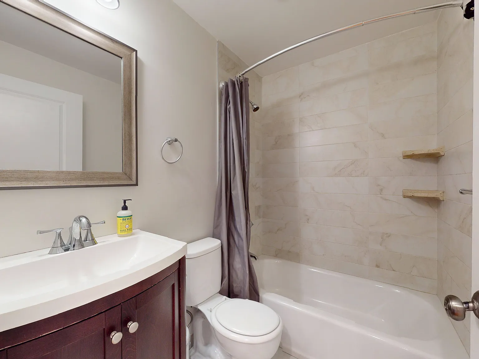 4 bed, 1400 sqft, $4,000 — Photo 3