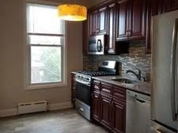 220 Jane Street image 11 of 13