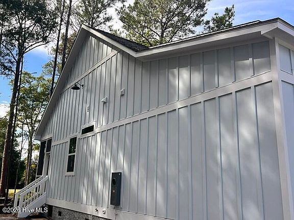 3rd image of 577 3rd Street SE