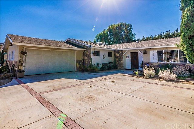 1st image of 10563 Owensmouth Ave