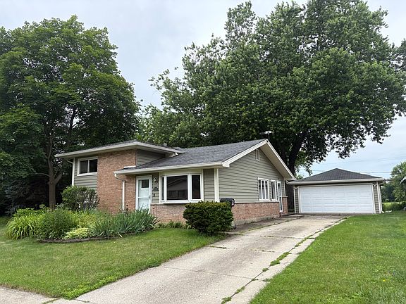 2nd image of 118 Willow St